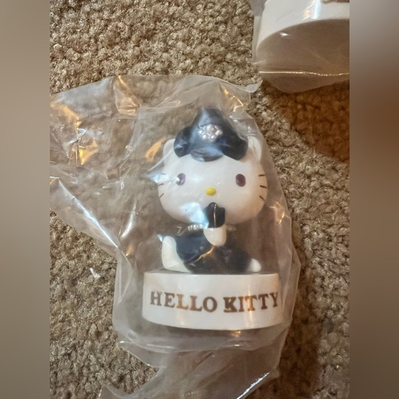 SANRIO HELLO KITTY 3” FIGURES- 2014- new in package - Picture 3 of 7